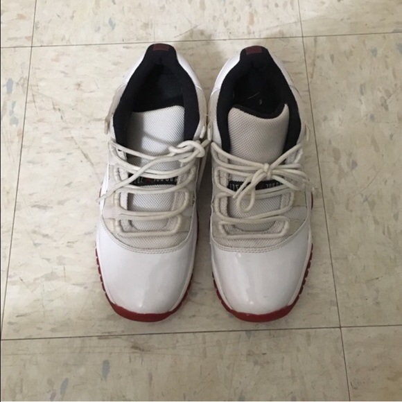 Low Top Jordan 11 cherry red