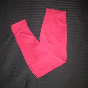 NWOT Lululemon Women's "Zone In Crop"