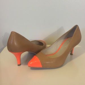 Perfect for Spring 🌸 Tan heels with a pop of 🍊😌