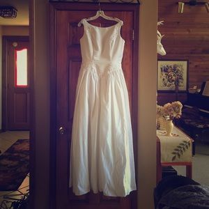 Wedding gown sz 12 white satin w/pearls