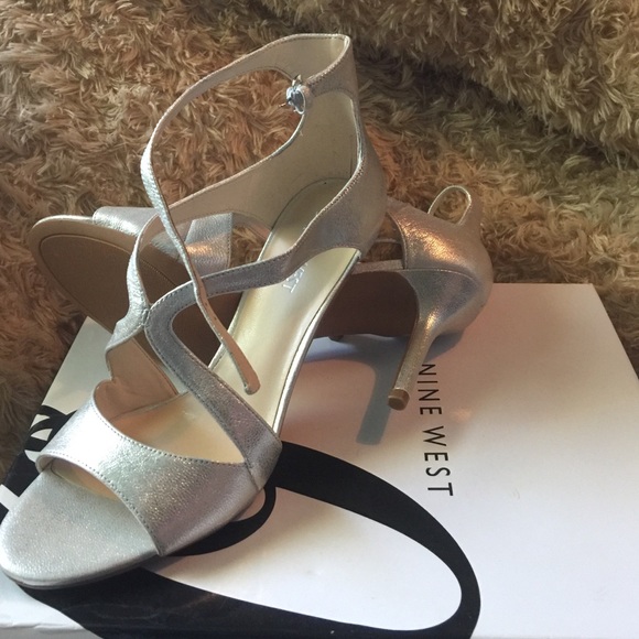 silver silver👠👠👠👠 - Picture 2 of 4
