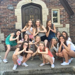 Meet your Posher, Charlotte