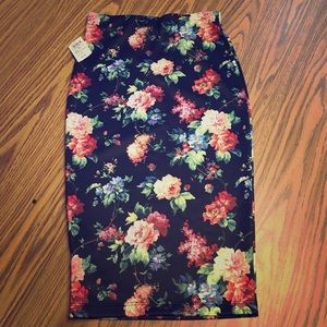 NWT black, floral pattern Windsor pencil skirt