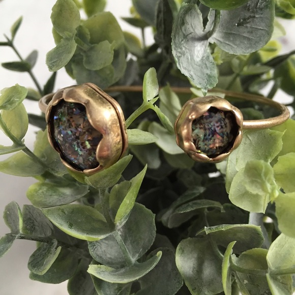 "Stella" Bracelet || Black & Gold Iridescent Cuff - Picture 2 of 6