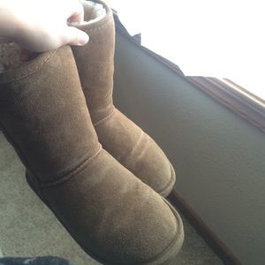 Bearpaw Emma 8' size 6