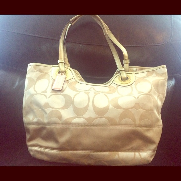 Gold Coach Shoulder Handbag!