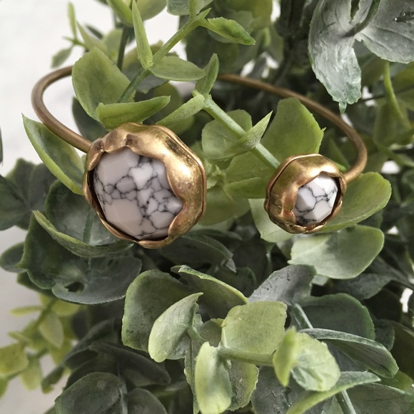 "Stella" Bracelet || White & Gold Marble Cuff - Picture 2 of 7