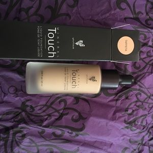 Younique Mineral Touch Liquid Foundation