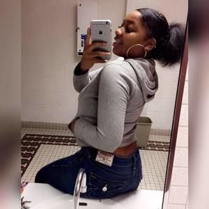 Meet your Posher, Rayna