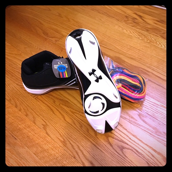 Baseball cleats