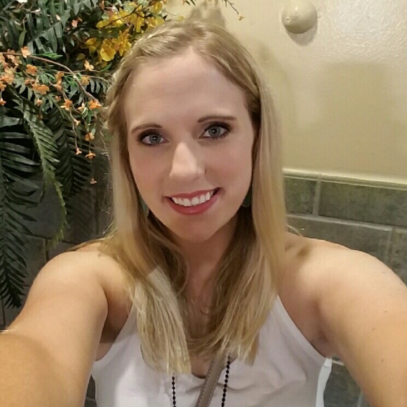 Meet your Posher, Leah