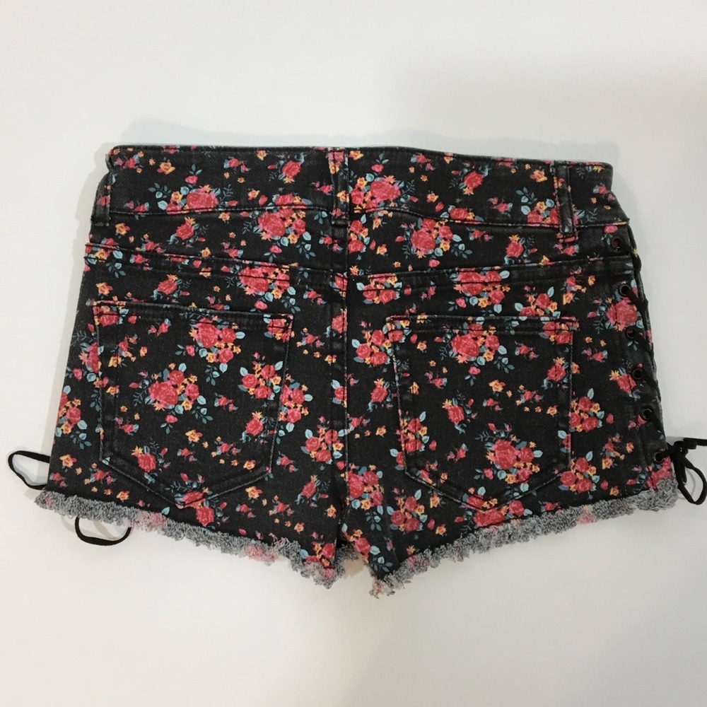 Forever 21stretch floral shorts with corset detail