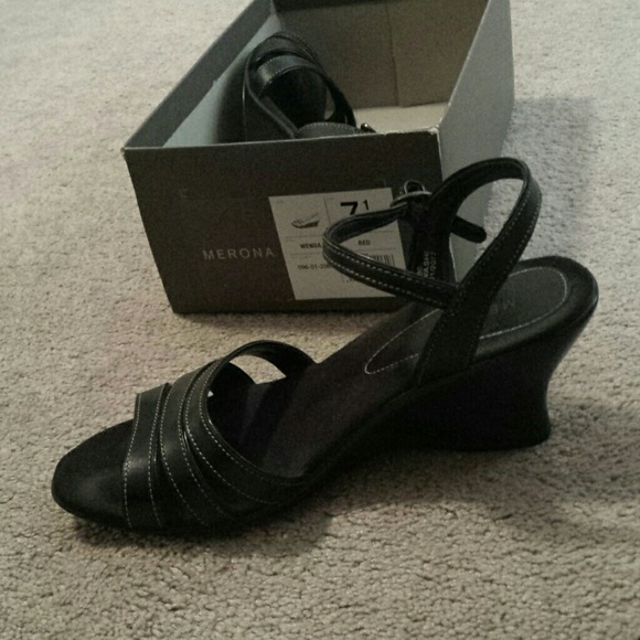 Black sandle