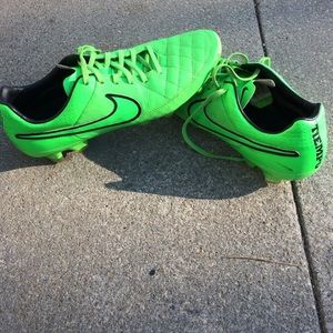 Men's Nike Tiempo soccer cleats (They are real)