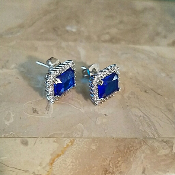 3.75 CT blue and white Sapphire earrings (lab) - Picture 2 of 2