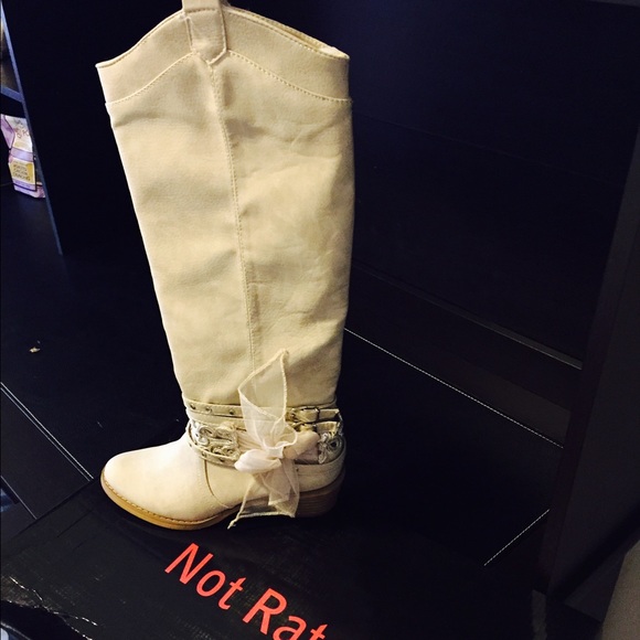 Gorgeous off white Creme Not Rated boots