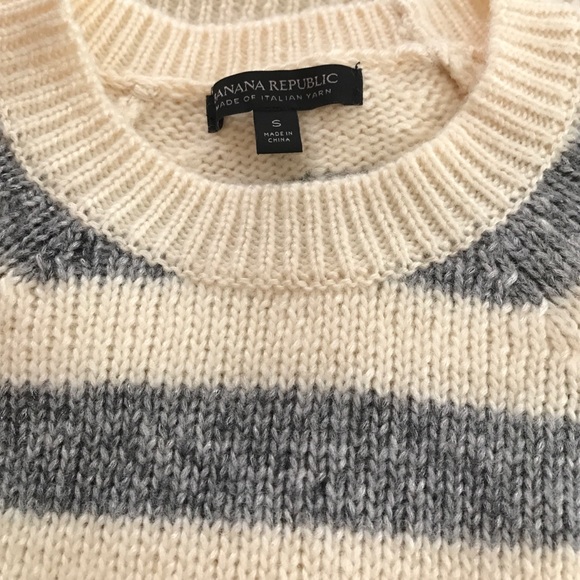 Banana Republic Italian yarn sweater NWOT - Picture 3 of 3