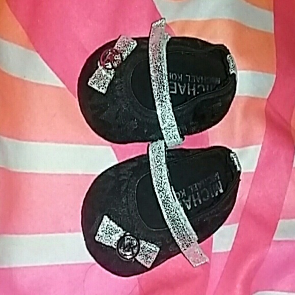 Micheal kors baby shoes - Picture 1 of 2