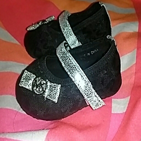 Micheal kors baby shoes - Picture 2 of 2