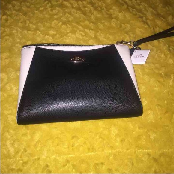 Coach purse clutch.