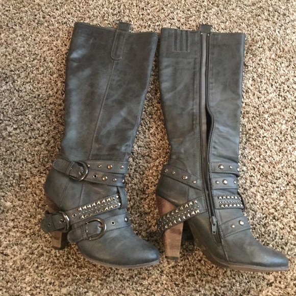 Size 7 grey boots