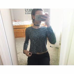 Light cropped loose shirt