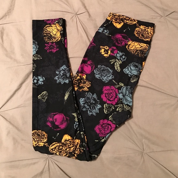 LuLaRoe Pants - Beautiful Lularoe leggings Black with flowers HTF