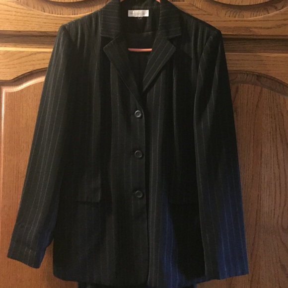 Black pantsuit - Picture 2 of 4