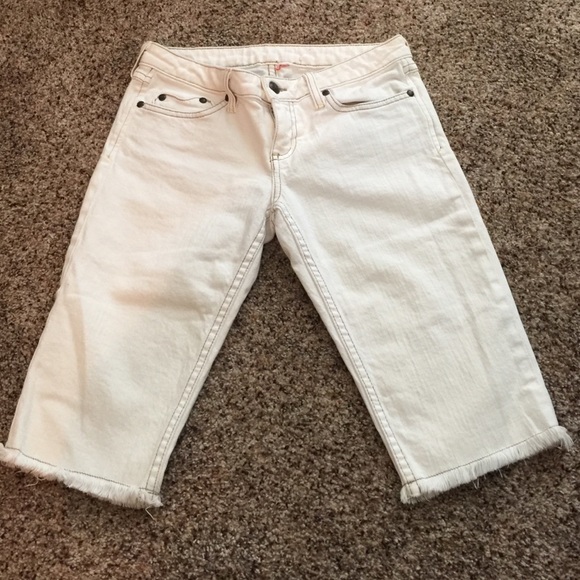 Juicy Bermuda shorts