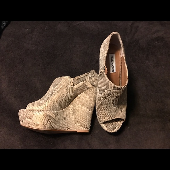 Steve Madden wedge booties 7 1/2