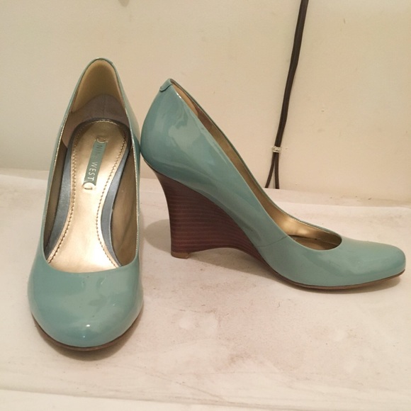 Nine West size 8 blue patent leather wedges