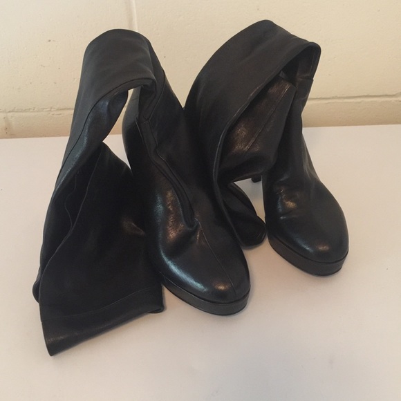 Thigh high leather boots made in Italy