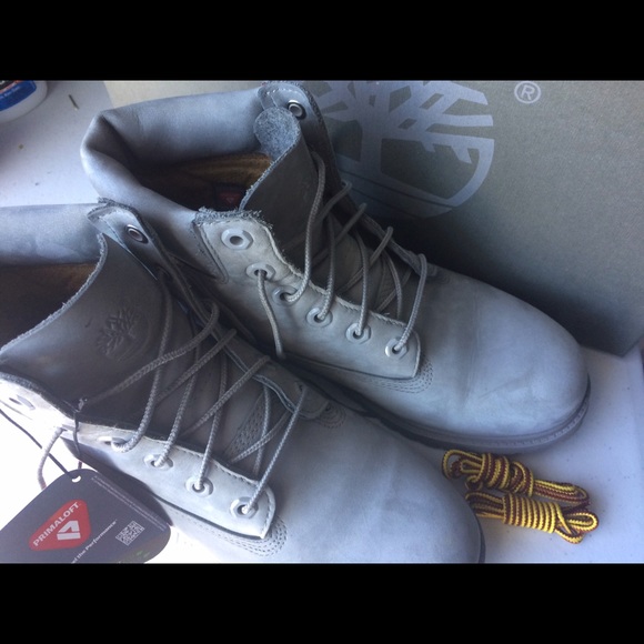 GRAY TIMBERLANDS (MEN/WOMEN) (8-8.5) BARELY WORN