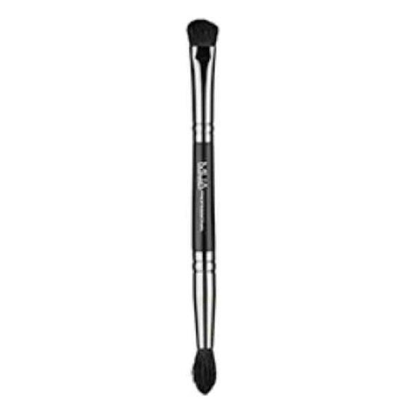 Makeup Academy MUA smokey eye brush