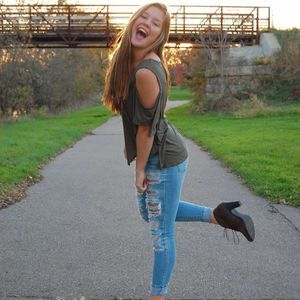 Meet your Posher, Tori