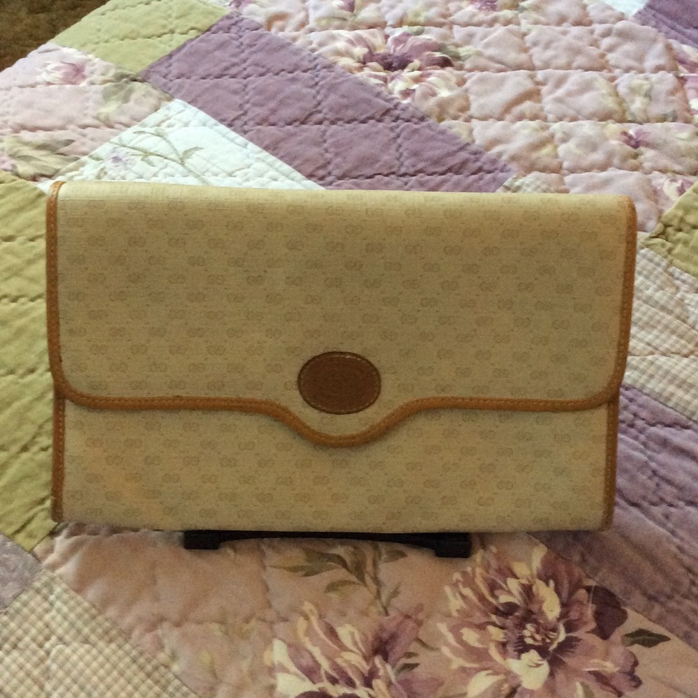 Gucci clutch (1990s)