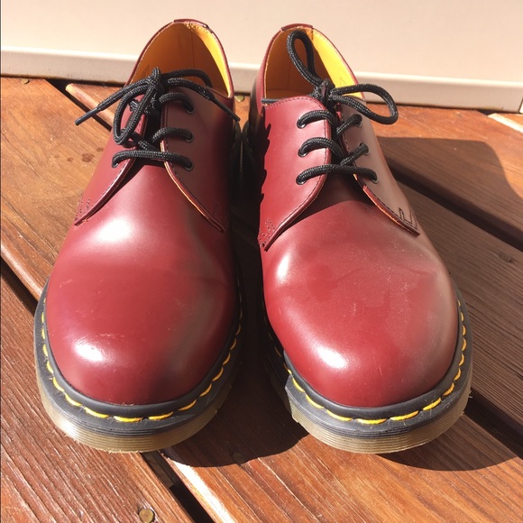 dr martens maroon low cut