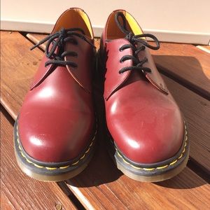dr martens maroon low cut