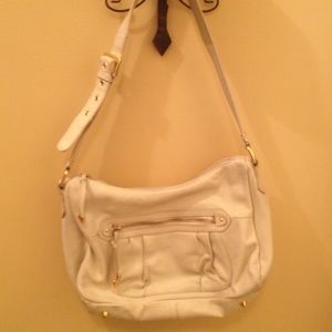 Cream zippered purse - used