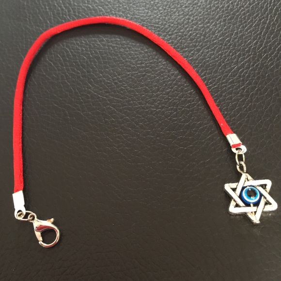 Red string protection bracelet with Star of David