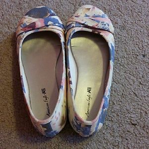 American Eagle floral flats