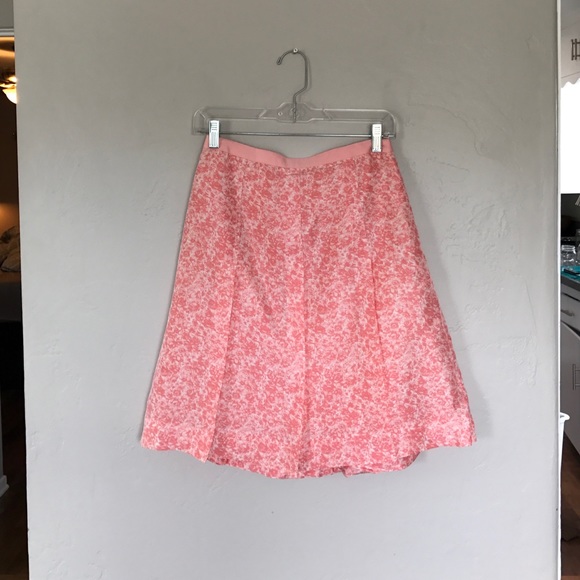 🎀SOLD🎀 100% Silk Banana Republic Skirt