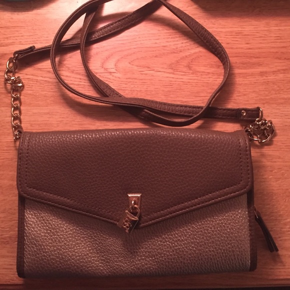 Jessica Simpson cross-over body bag