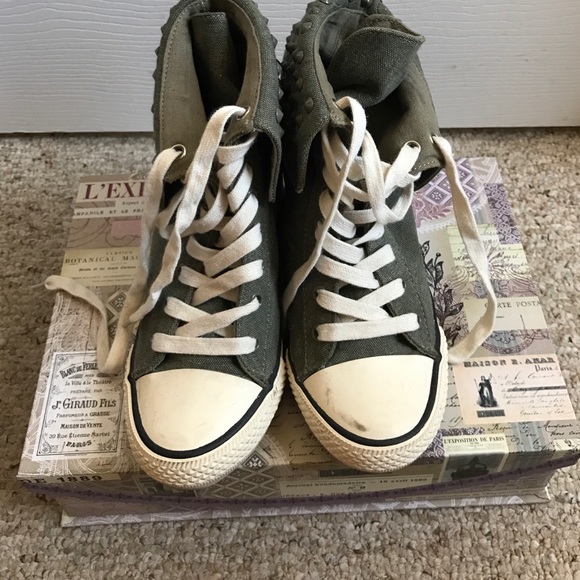 Sneaker wedges