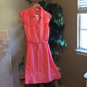 Sleeveless shirt dress in soft Salmon color