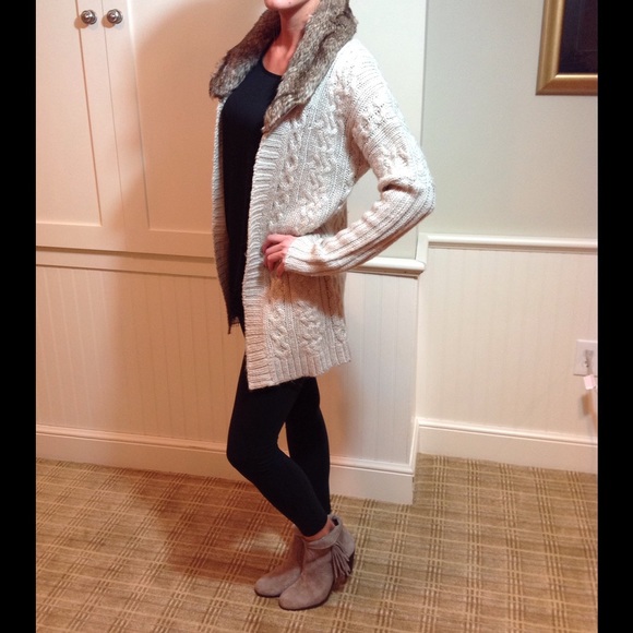 Cynthia Rowley Cardigan w/Faux Fur Collar S - Picture 2 of 4