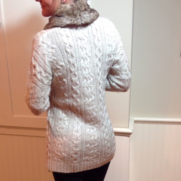 Cynthia Rowley Cardigan w/Faux Fur Collar S - Picture 3 of 4