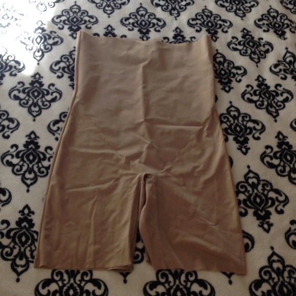 Donna Karen Hosiery