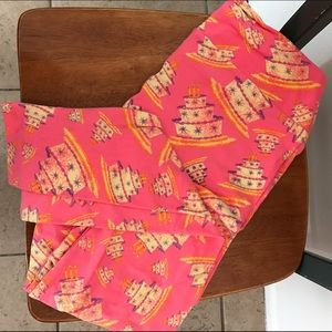 LulaRoe Limited Edition birthday leggings in TC!