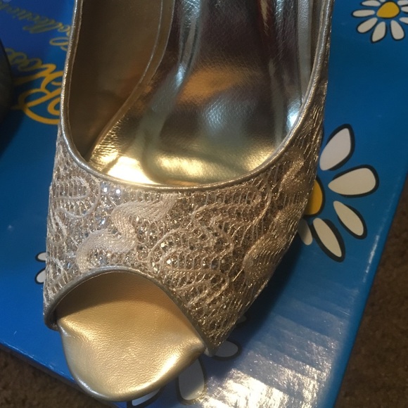 Heels - Picture 3 of 4